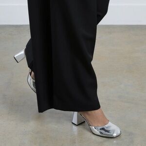 🌹DEAR FRANCES🌹 Harlow Pump In Silver Size: 35